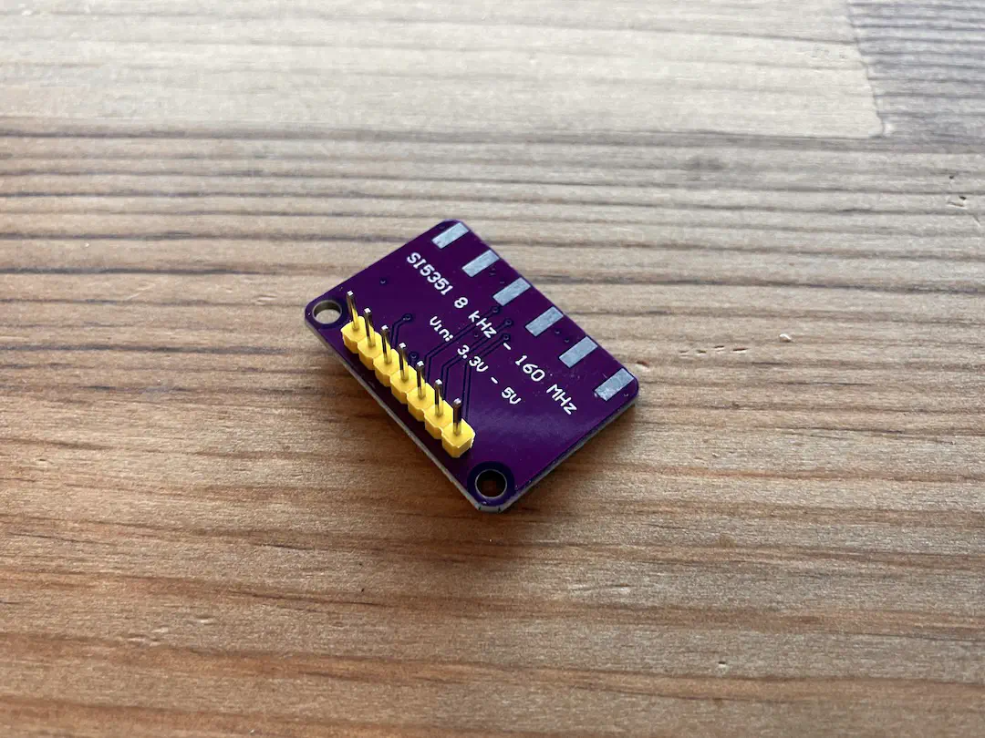 Clock Generator にピンをハンダ付け