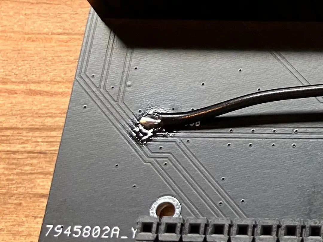 Main PCB に配線をハンダ付け
